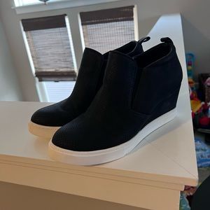 Wedge shoes